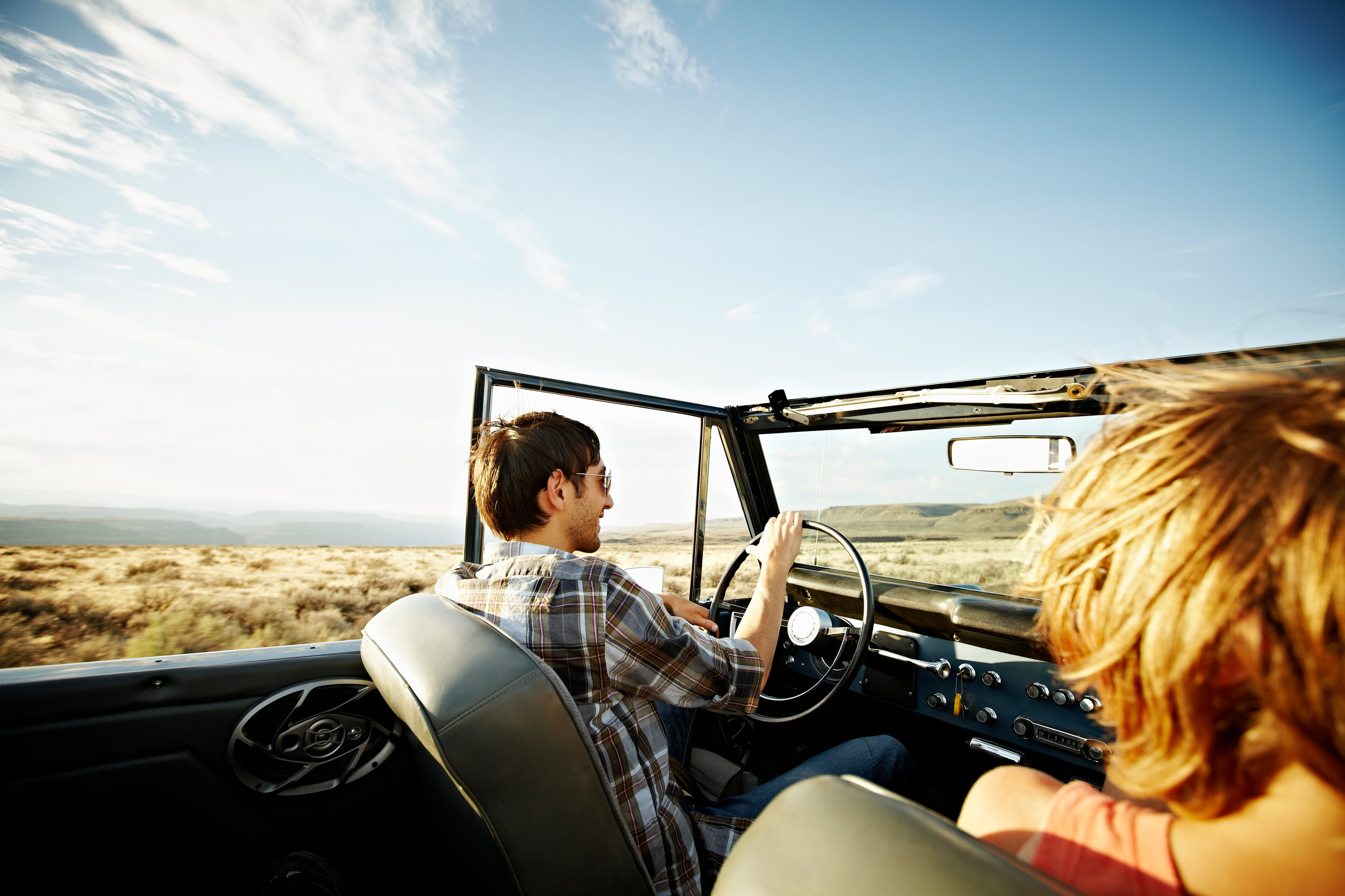 Conductores en EE. UU. deben cumplir nuevas reglas del DOT que afectan licencias y documentación desde febrero de 2026.