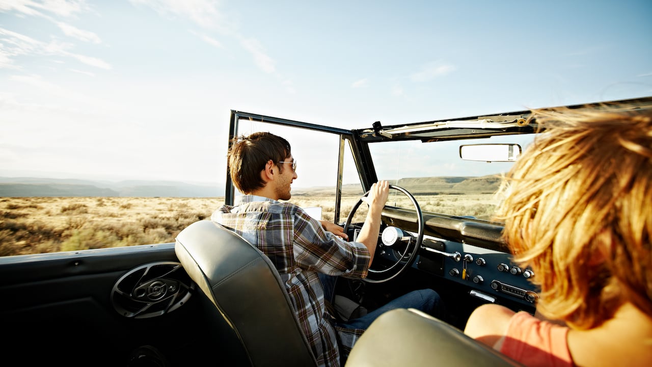 Conductores en EE. UU. deben cumplir nuevas reglas del DOT que afectan licencias y documentación desde febrero de 2026.