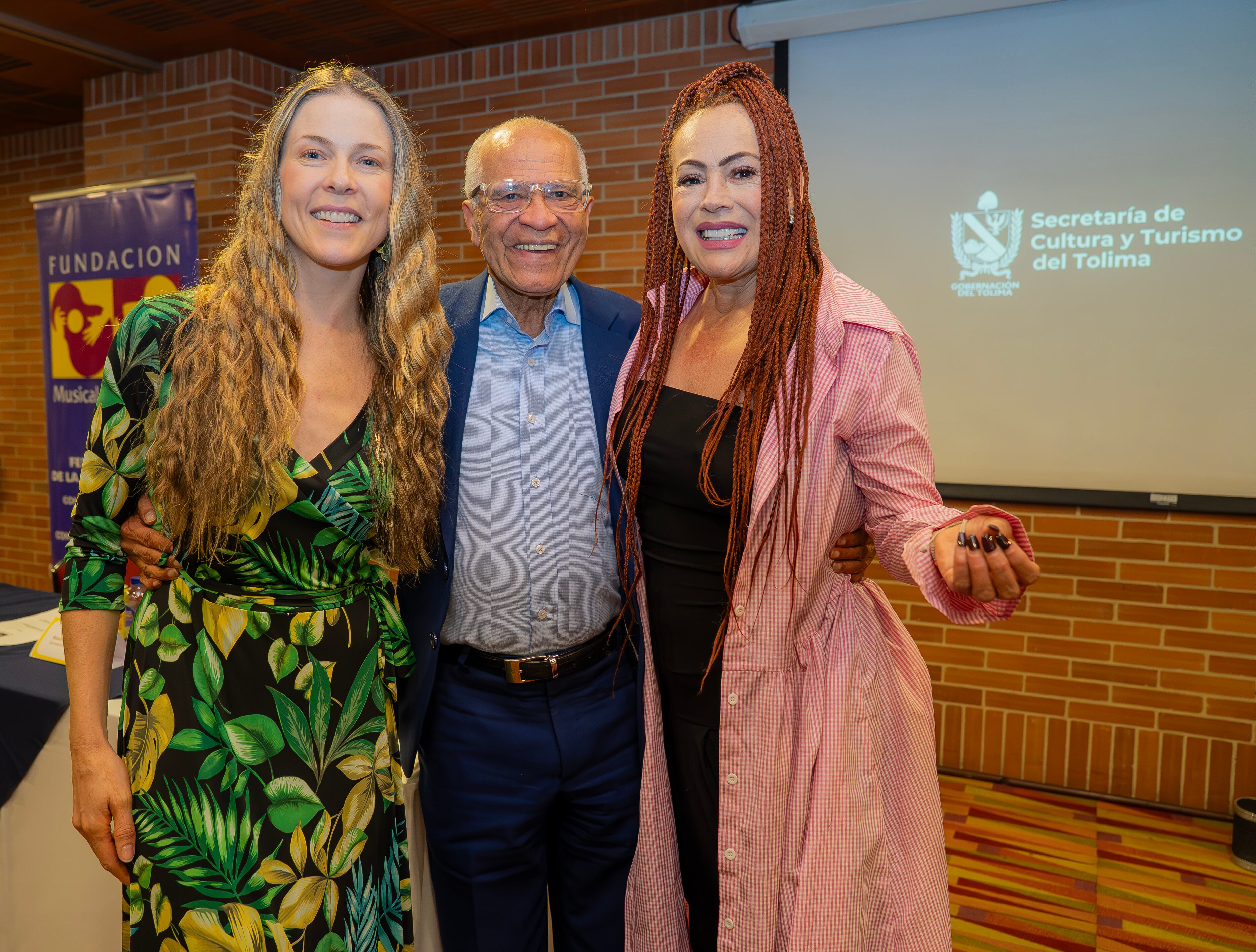 Katie James, cantautora colombo-irlandesa; Alfonso Gómez Méndez, presidente emérito de la Fundación Musical de Colombia; Yolanda Rayo, cantante colombiana.
