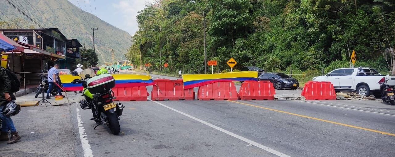 La vía al Llano permanece dos días cerrada a causa de protestas en el corredor vial