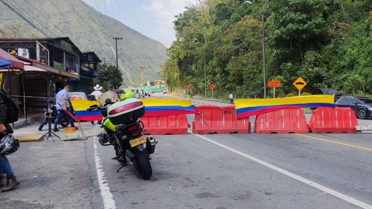 La vía al Llano permanece dos días cerrada a causa de protestas en el corredor vial