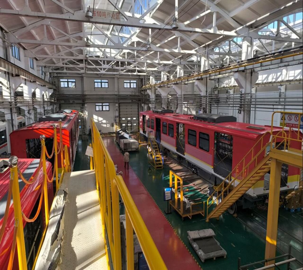 Los trenes del Metro de Bogotá serán de color rojo, amarillo y blanco.