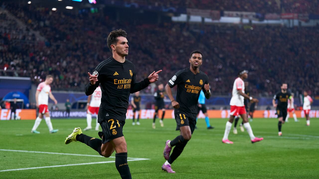 Brahim Díaz del Real Madrid CF celebra tras marcar el primer gol de su equipo durante el partido de ida de octavos de final de la UEFA Champions League 2023/24 entre el RB Leipzig y el Real Madrid CF en el Red Bull Arena el 13 de febrero de 2024 en Leipzig, Alemania.