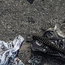 Ropa y zapatos de algunos asistentes al festival de música electrónica en Israel