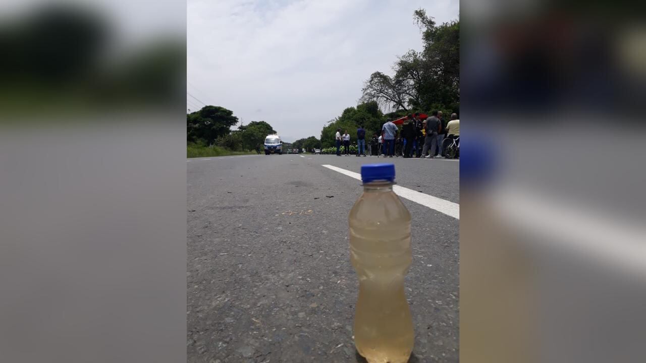 El agua en Guacarí estaría saliendo amarilla y con olor a azufre.