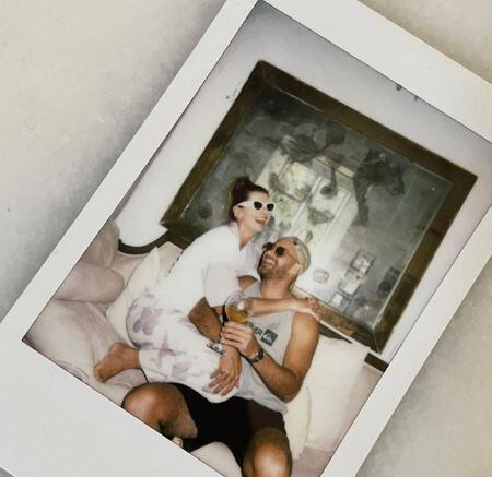 Esta sería la foto Carolina Cruz y Jamil Farah en el fondo de pantalla del celular.