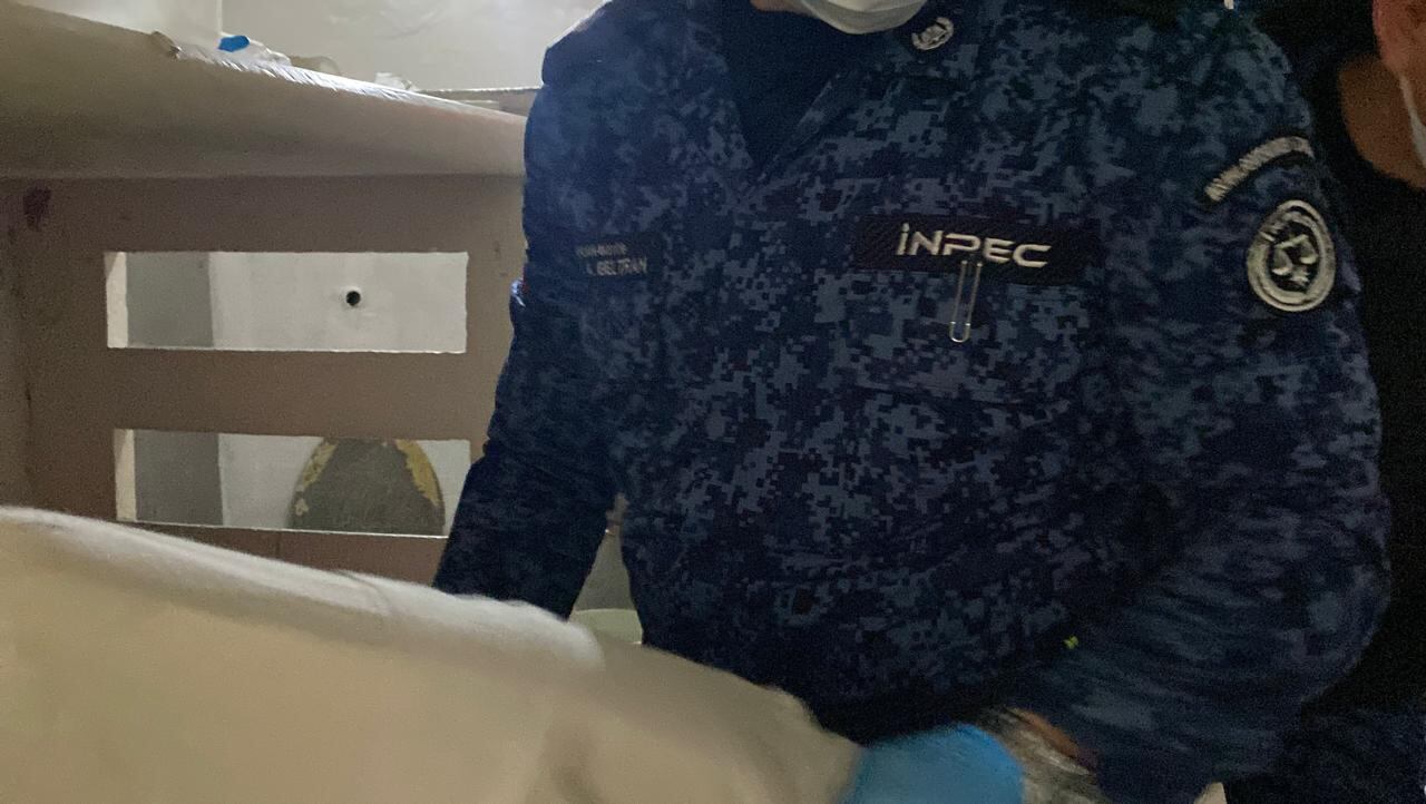 Celulares, cuchillos, estupefacientes, licor y hasta licuadoras encontró el Inpec en las celdas de la cárcel La Picota.