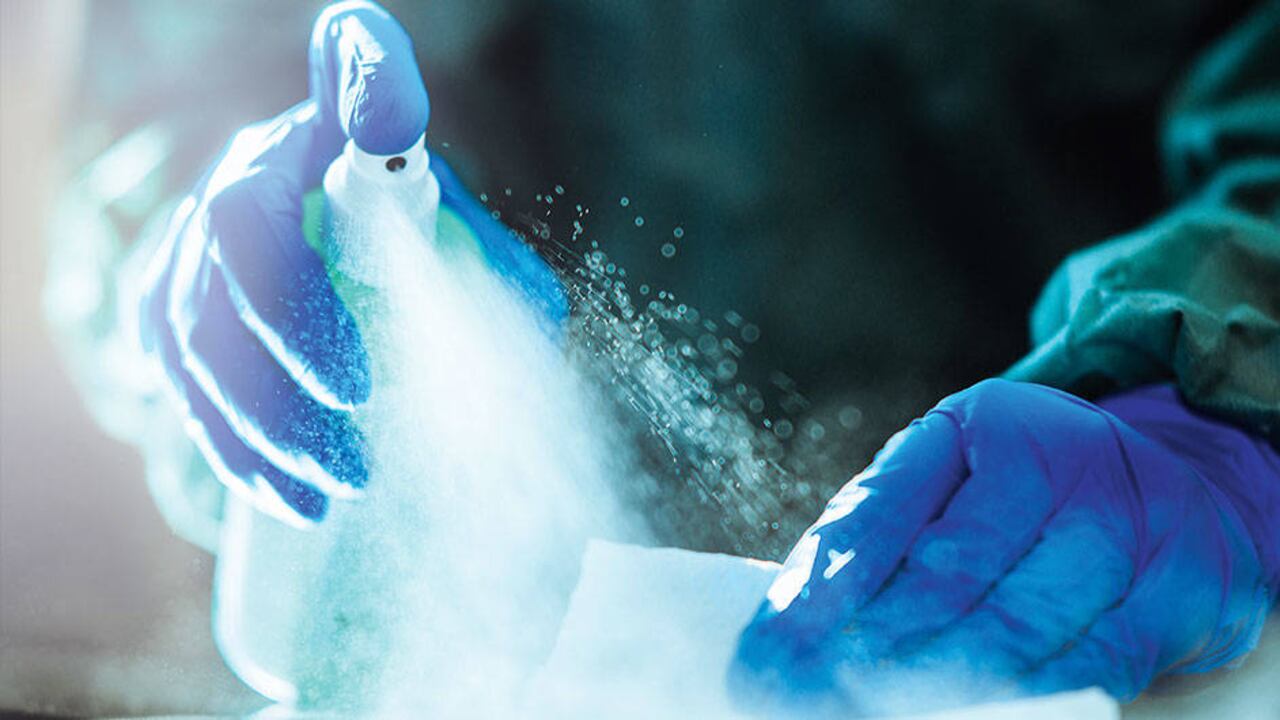 Crecen las intoxicaciones con productos de aseo usados para tratamientos falsos contra el coronavirus