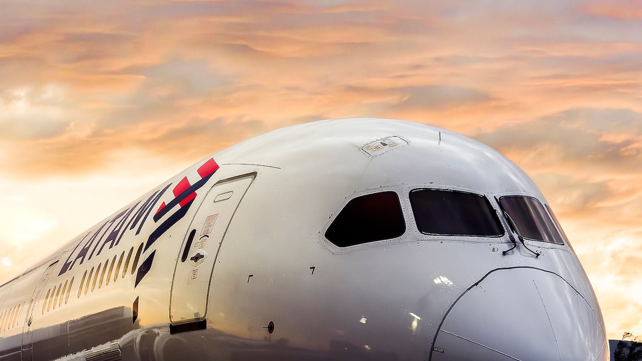 Latam Airlines destaca la importancia de que el país mantenga su marco normativo alineado con los principios del Worldwide Airport Slots Guidelines (WASG), como referencia internacional para la asignación eficiente y transparente de la capacidad aeroportuaria.