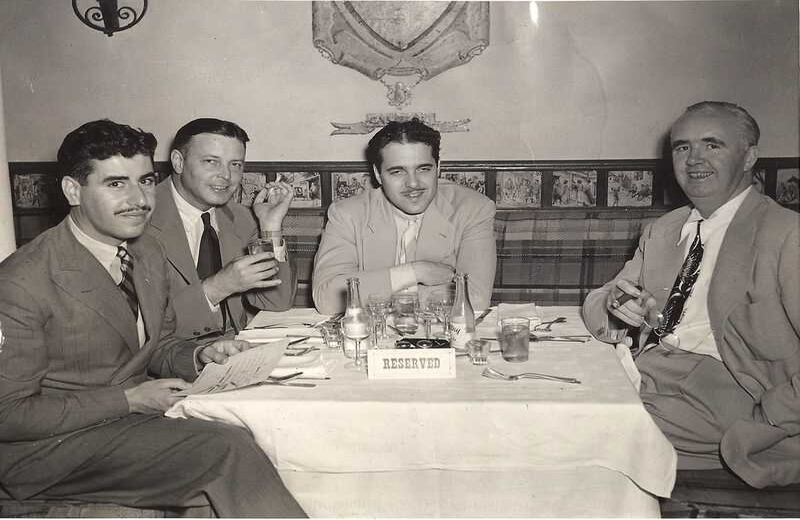 José Joaquín Ximénez en viaje de trabajo por Estados Unidos. Lo acompañan Bradley Kelly, Lee Falk (caricaturista, creador de El Fantasma y Mandrake) y Joseph V Connoly.