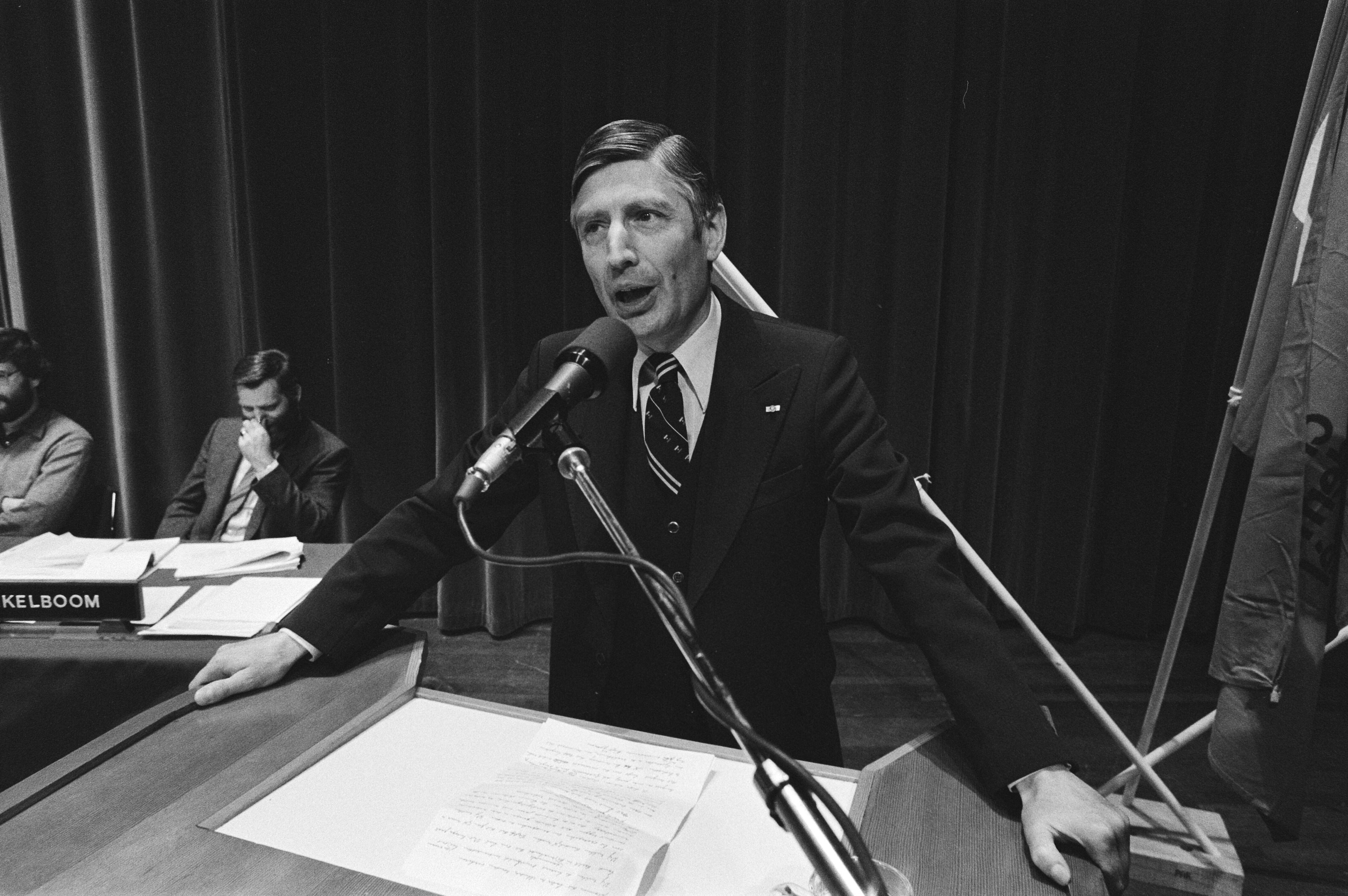 Dries van Agt durante su discurso en la reunión, 31 de enero de 1981, líderes de listas, congresos de partidos, políticos, partidos políticos, Países Bajos, agencia de prensa del siglo 20th foto, noticias para recordar, documental, fotografía histórica 1945-1990, historias visuales, historia humana del siglo XX, capturando momentos en el tiempo