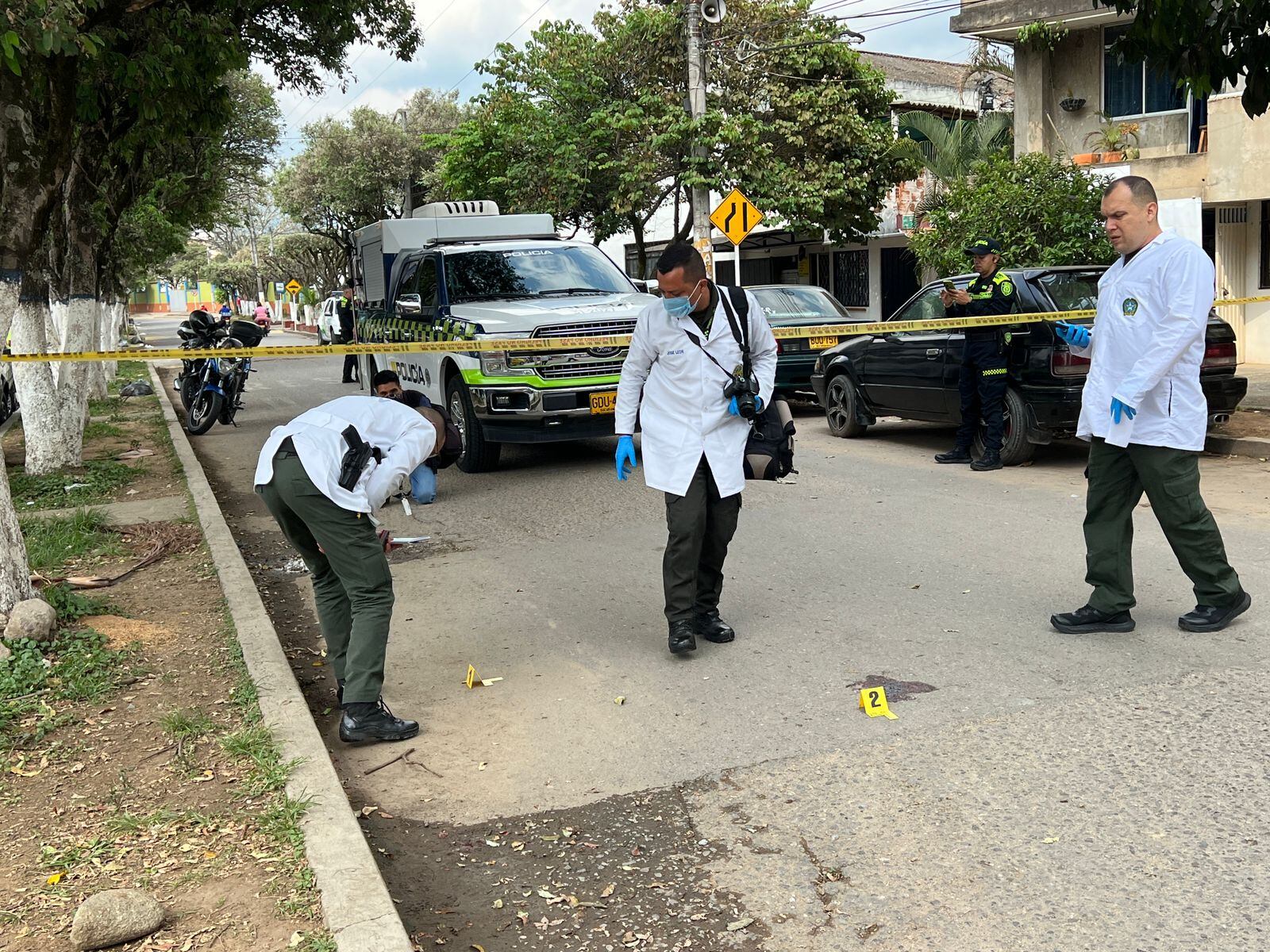 En medio del enfrentamiento uno de los ladrones resultó herido.