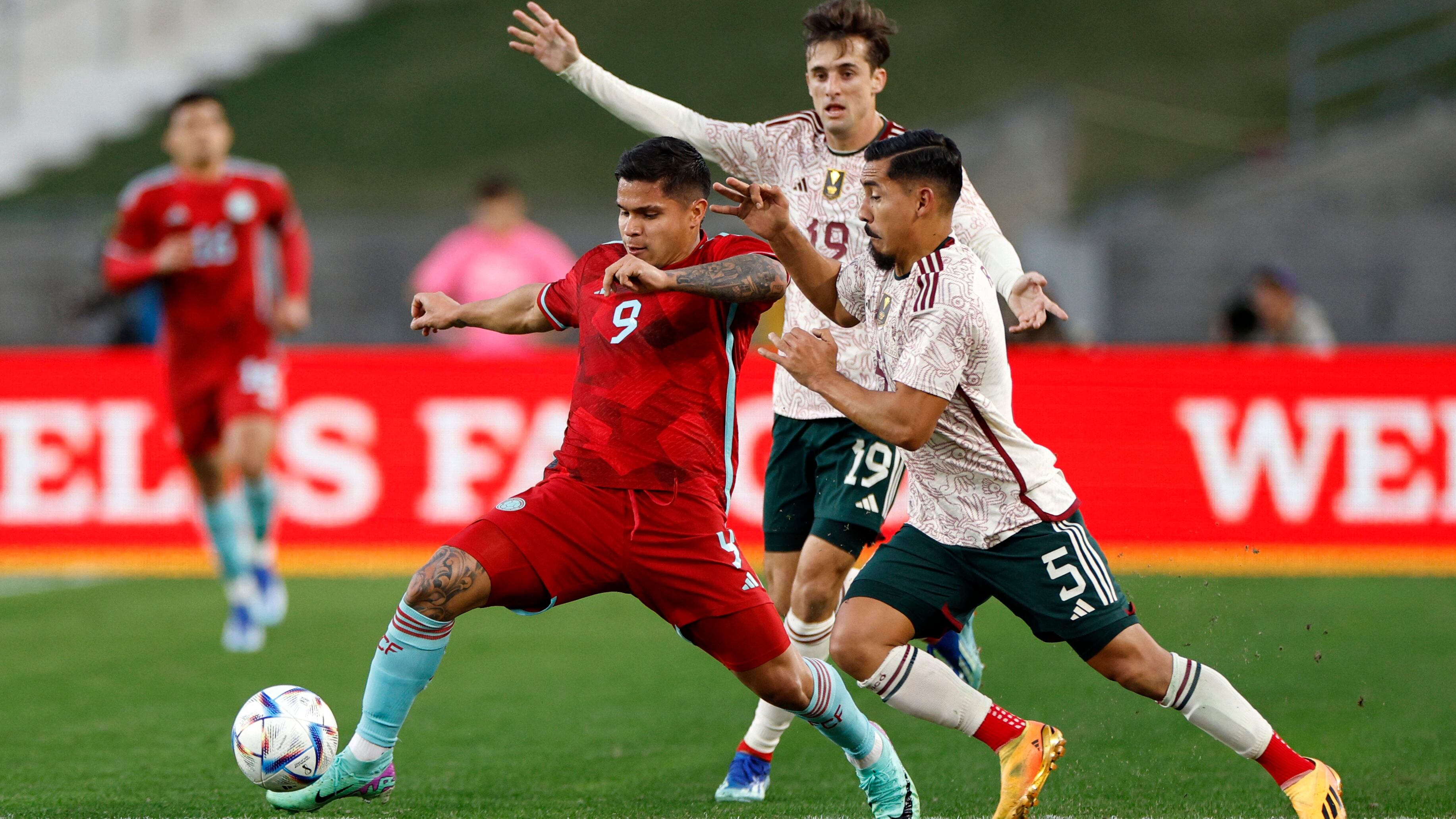 Juan Camilo 'Cucho' Hernández con la Selección Colombia.