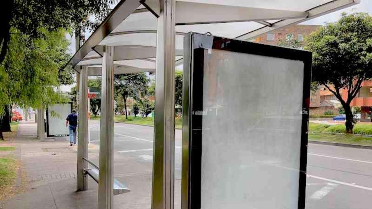 Eucol es la empresa que tendrá a cargo la administración del mobiliario urbano de la ciudad por los próximos 15 años.