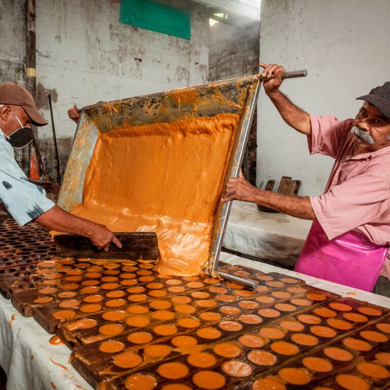 En Cisneros, Antioquia,  hay una gran industria panelera.