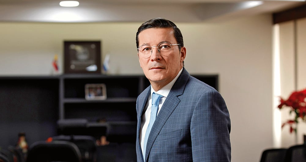 “El registrador Hernán Penagos tiene la obligación de cumplir el decreto del presidente. El decreto tiene fuerza vinculante, y el registrador no puede dejar de aplicarlo”.