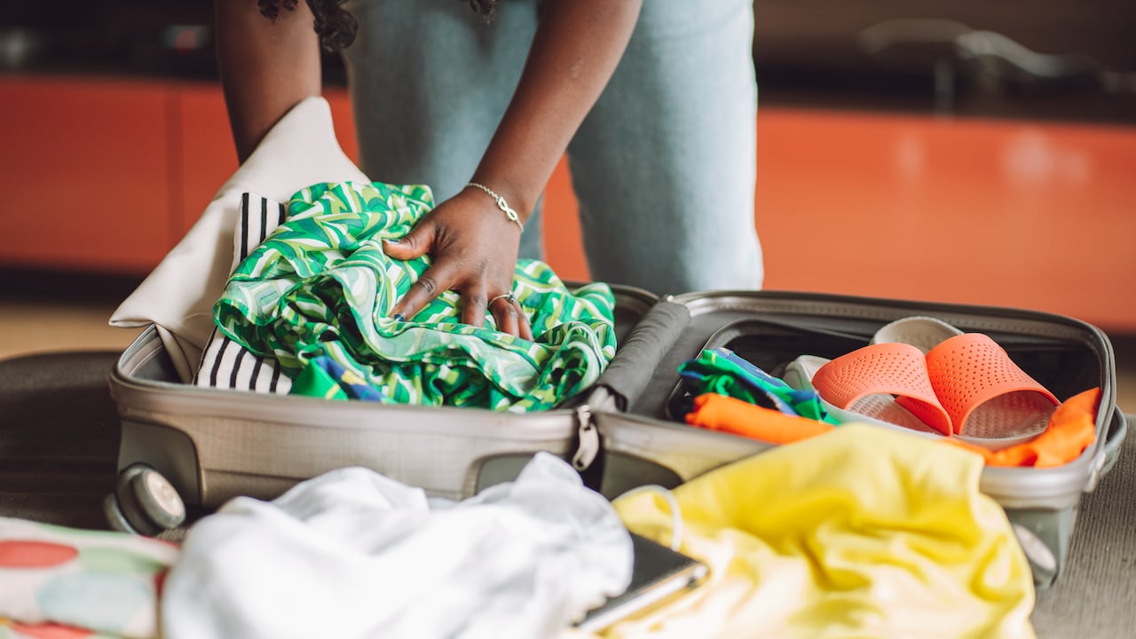 Es importante que limpie las maletas de vez en cuando.