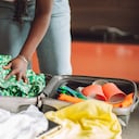 Es importante que limpie las maletas de vez en cuando.