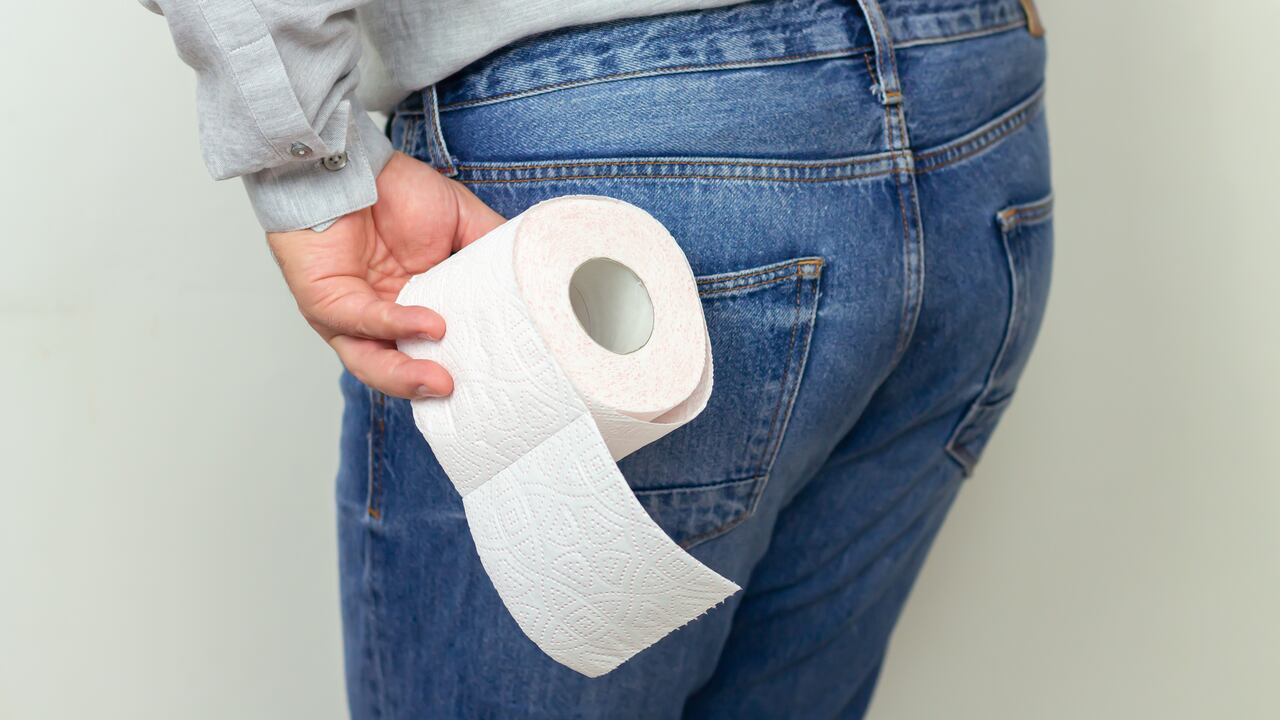 La incontinencia fecal puede presentarse por diversas razones.