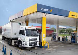 El gas natural vehicular ayuda a reducir drásticamente los costos de operación y tiene un desempeño ambiental positivo, pues emite cero emisiones de material particulado.