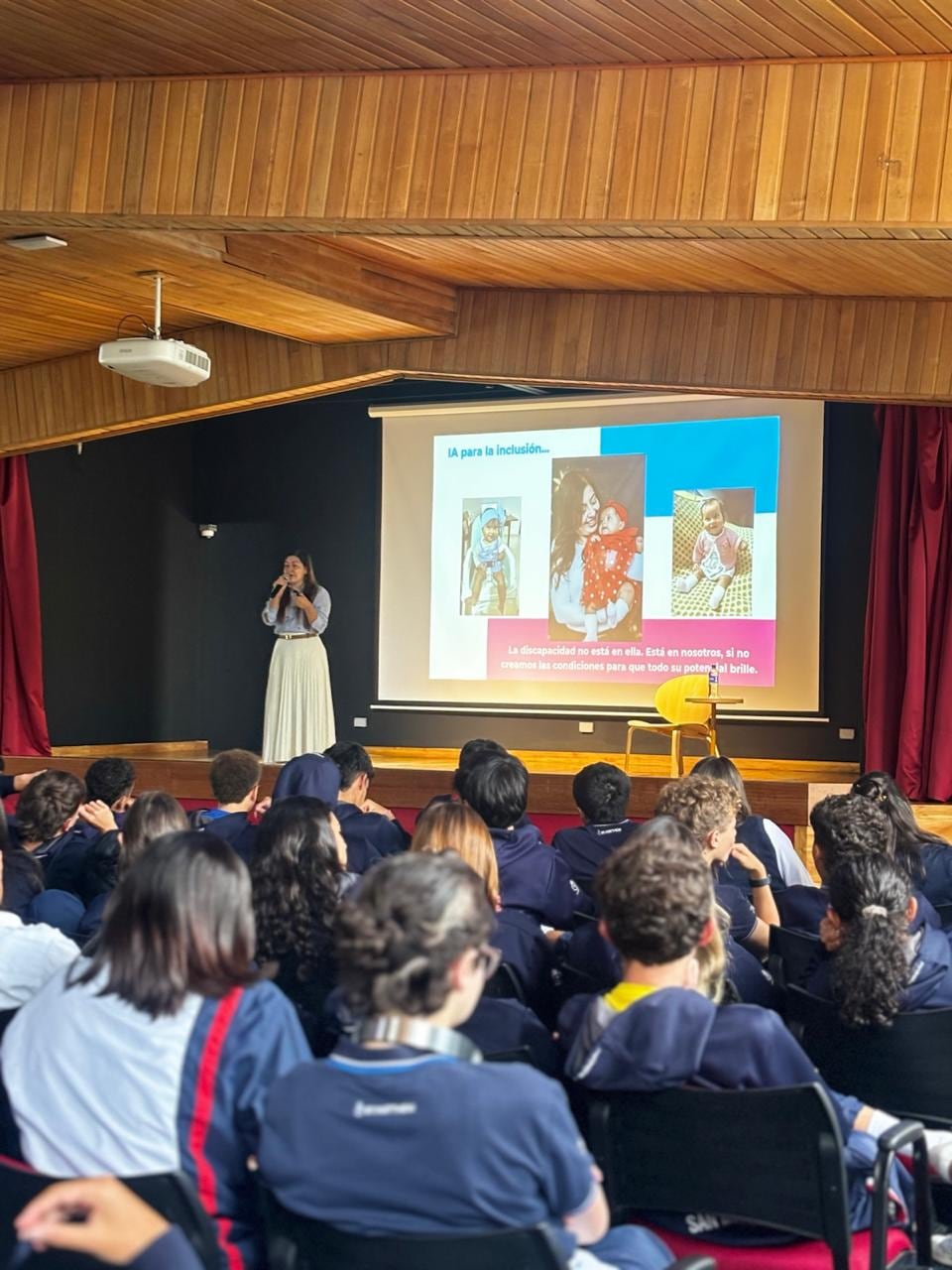 Estudiantes en Bogotá fortalecen habilidades STEM a través de experiencias que conectan el aprendizaje con el mundo real