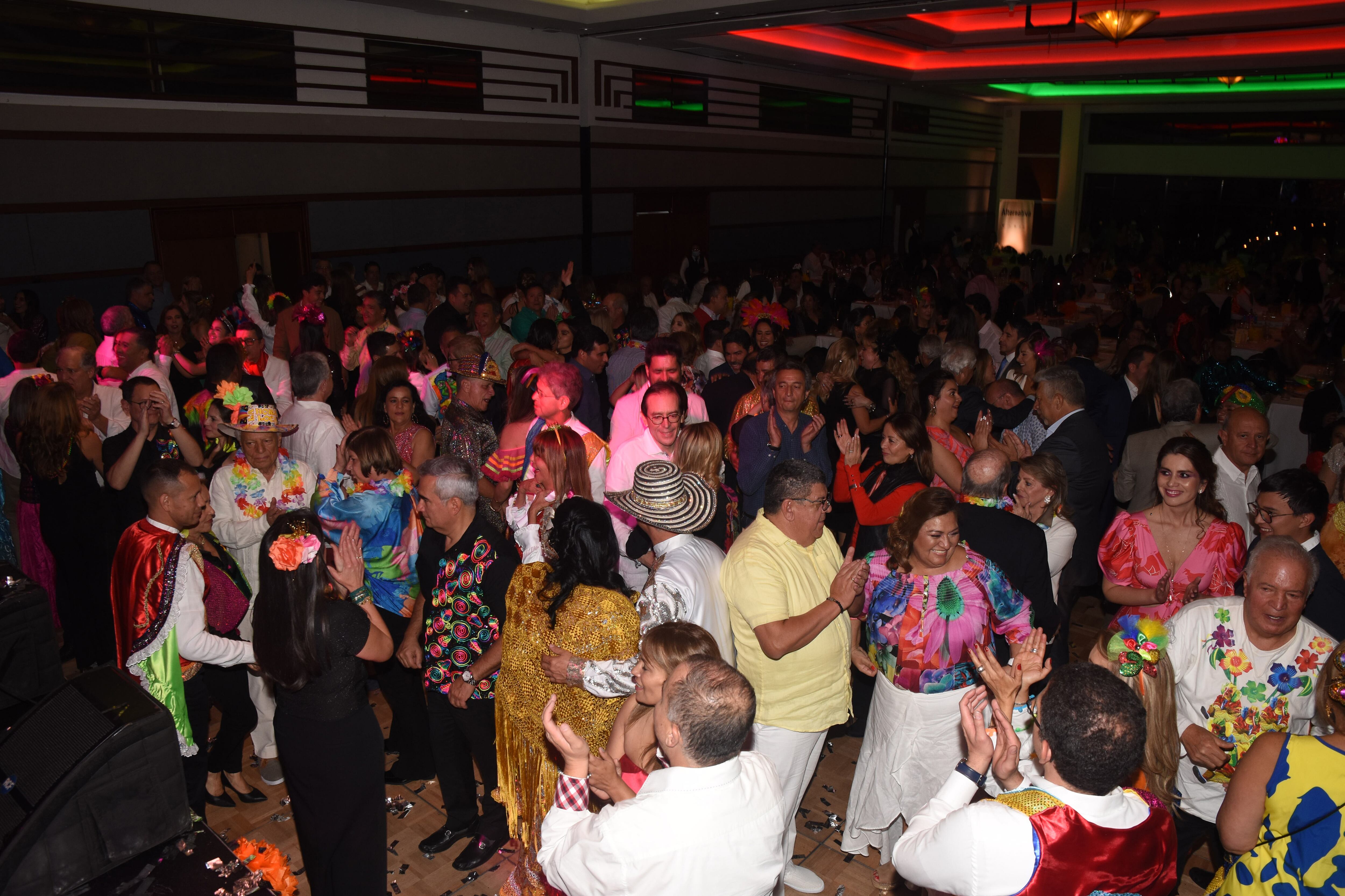 Cada año cientos de barranquilleros y amantes del carnaval de Barranquilla se reúnen para celebrar este patrimonio inmaterial de la humanidad en la capital del país.