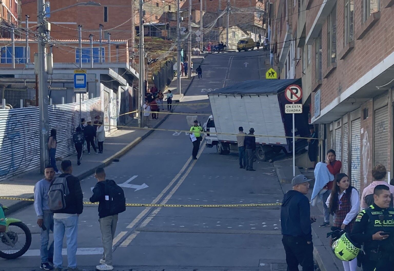 Grave accidente en ciudad Bolívar, Bogotá, donde un camión arrolló a niños de un colegio.