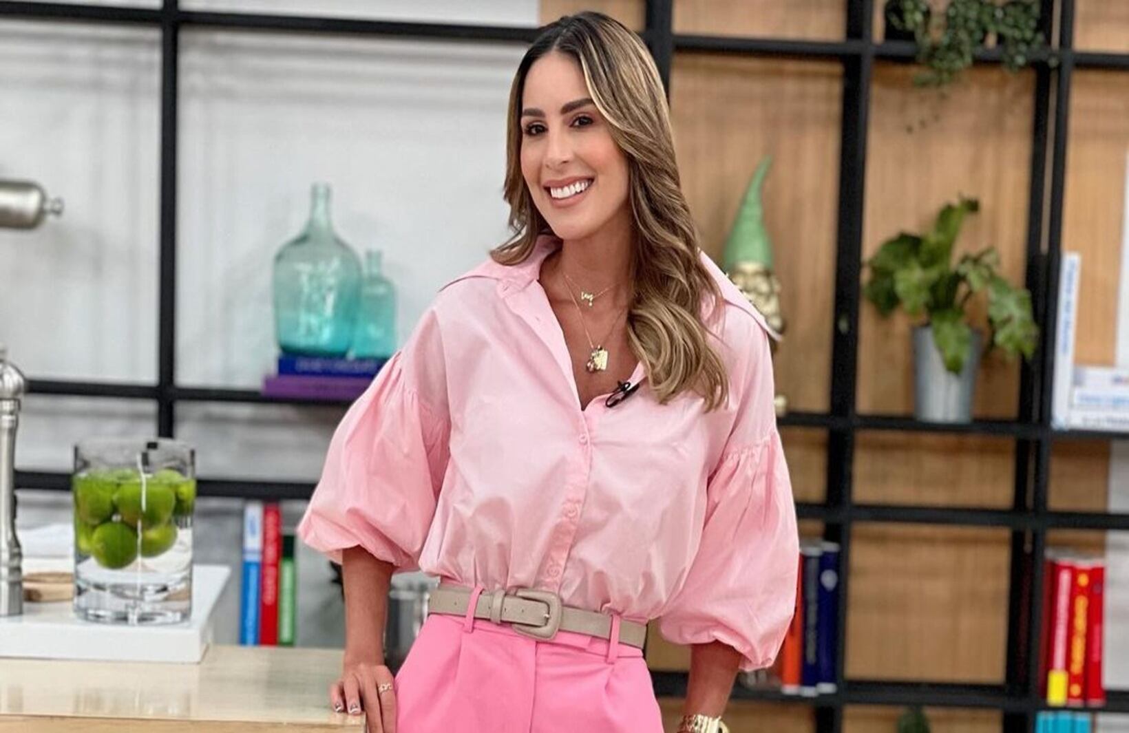 A Carolina Soto se le vio feliz y bailando acaramelada en el concierto de Juan Luis Guerra