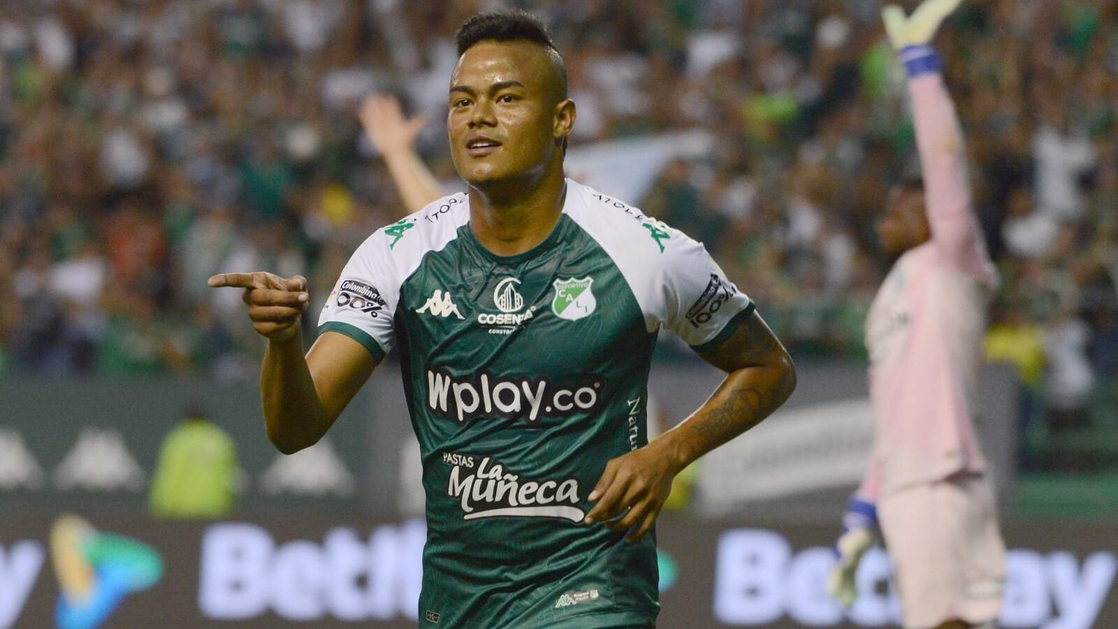 Luís Sandoval festejando el gol ante Nacional