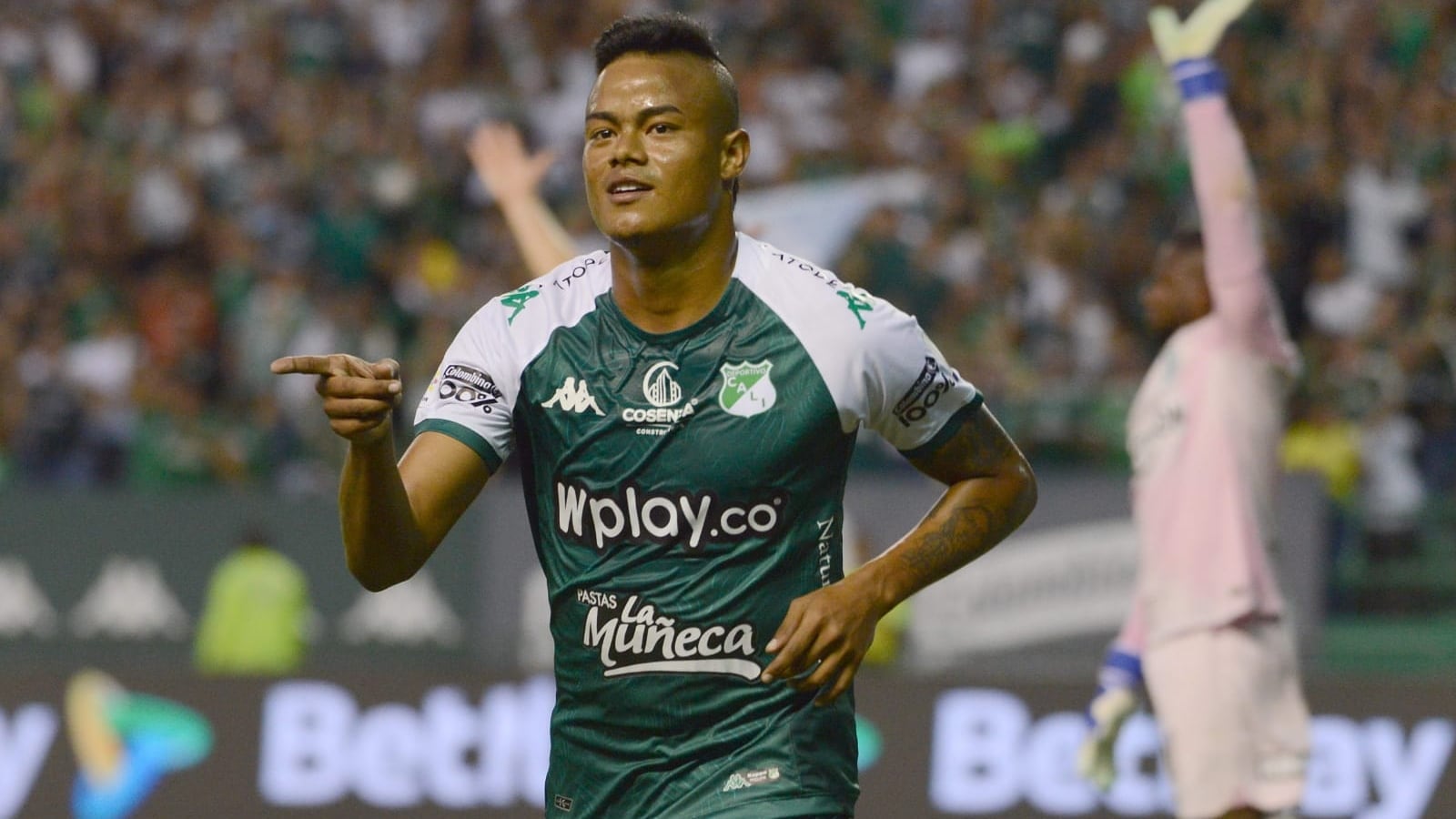 Luís Sandoval festejando el gol ante Nacional