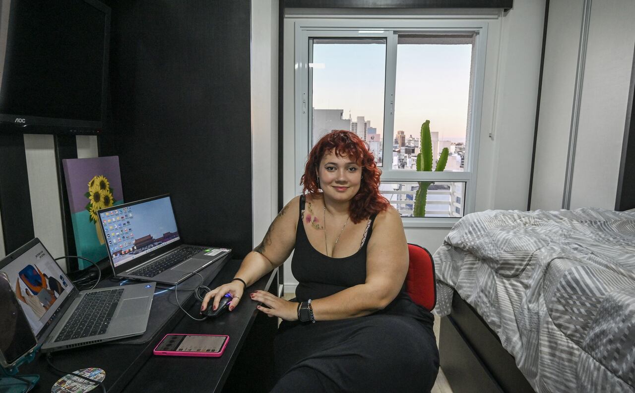 Ubicado en el barrio de Bela Vista, junto al corazón de la ciudad, este microapartamento refleja una tendencia creciente en los últimos años en la ciudad más poblada de América Latina y otras en Brasil, donde se han multiplicado las viviendas del tamaño de una habitación de hotel. (Foto de Nelson ALMEIDA / AFP)
