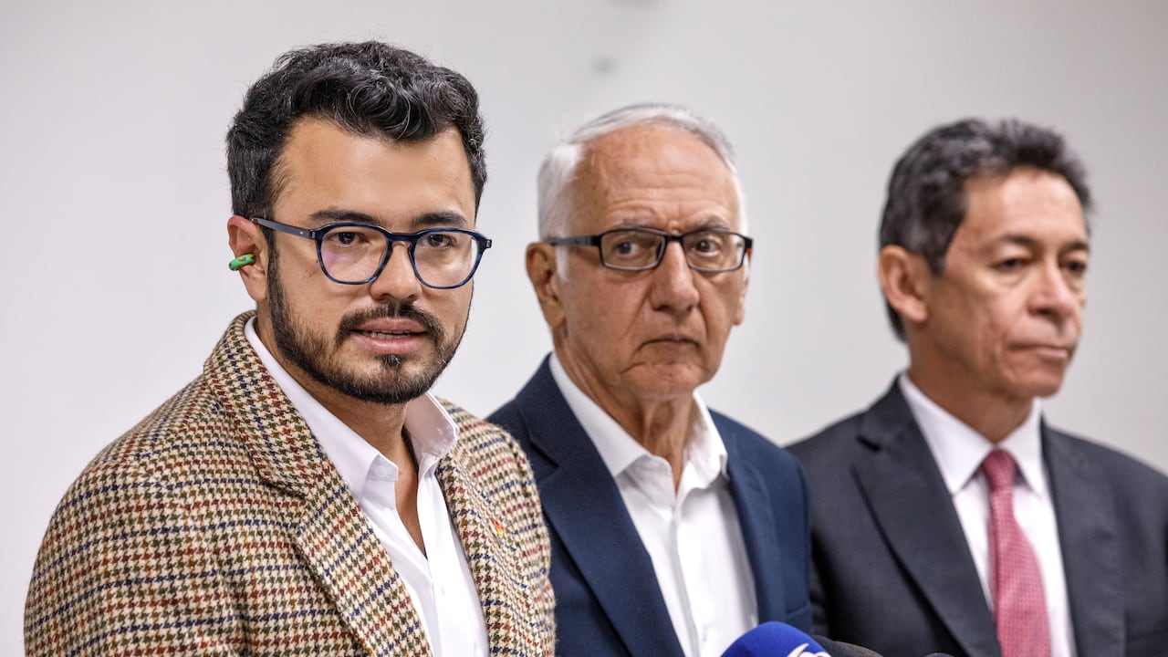 Luis Carlos Leal (izquierda), superintendente de Salud.