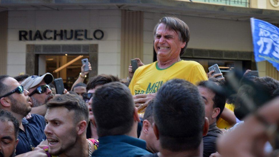 Bolsonaro fue apuñalado por una persona, que dice que fue enviada por dios
