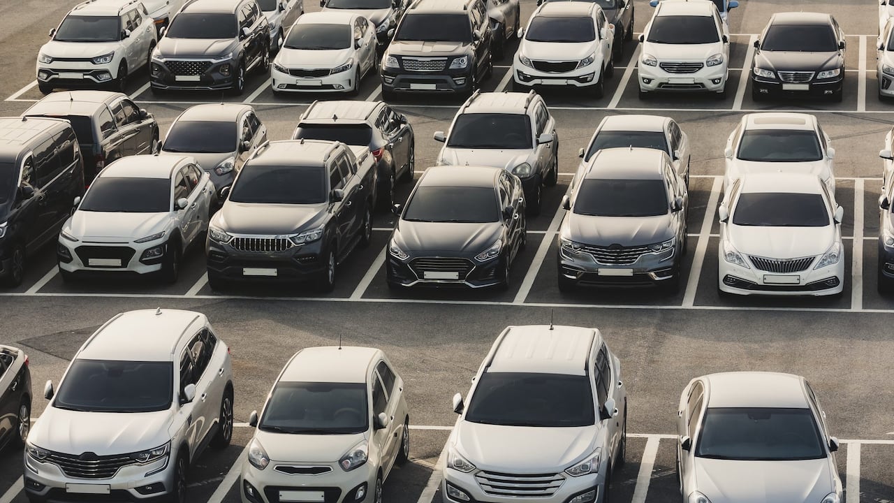 El informe encontró que los carros son menos coloridos que hace 20 años.