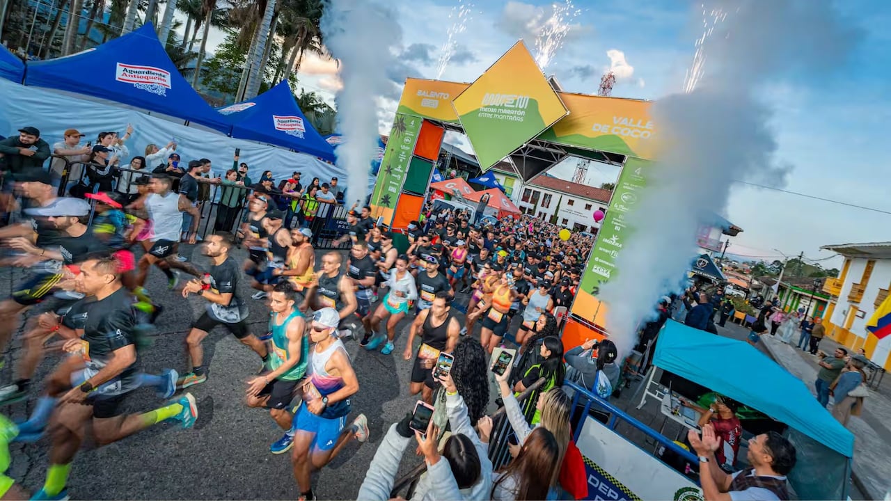 La Media Maratón Entre Montañas ofrece la oportunidad de combinar la pasión por el running con la exploración de uno de los paisajes más emblemáticos de Colombia.