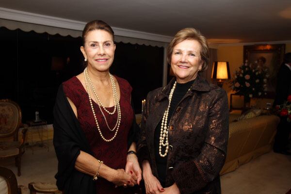 Edith de Gaitán y Constanza Hoyos.