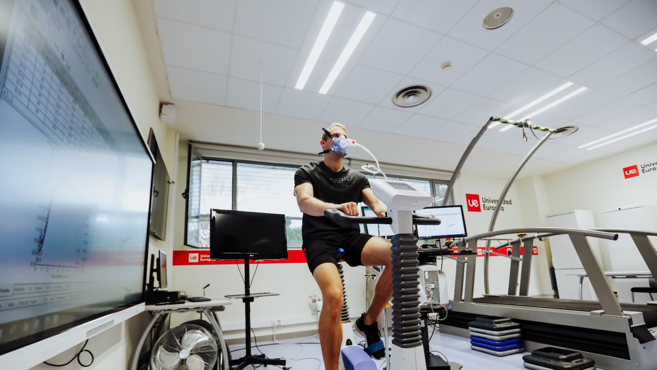 Según la Universidad Europea, las universidades están obligadas a formar profesionales capaces de operar en entornos multiculturales y de alta incertidumbre.