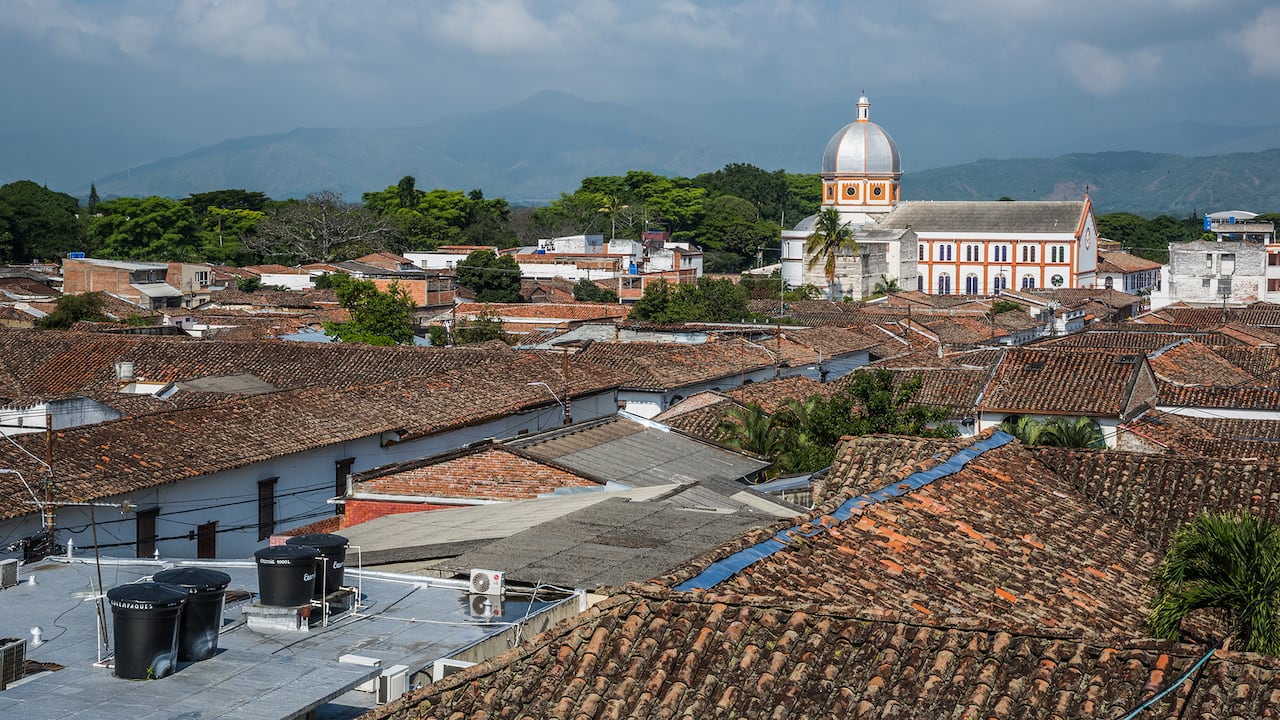 Recorrido Semana Santa en Buga Catedral de San Pedro Basilica del Señor de los Milagros
Iglesia fieles creyentes sacerdote feligreses artículos religiosos
Fotos Daniel Jaramillo