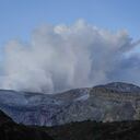 El volcán Nevado del Ruiz arroja gases cerca de Villahermosa, Colombia, el martes 11 de abril de 2023.