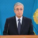 Kassym Jomart Tokayev, presidente de Kazajistán, ordenando a la policía de su país disparar contra los manifestantes