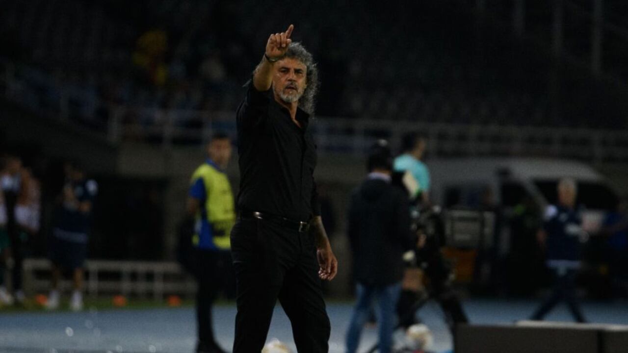 Leonel Álvarez habló del arbitraje colombiano.