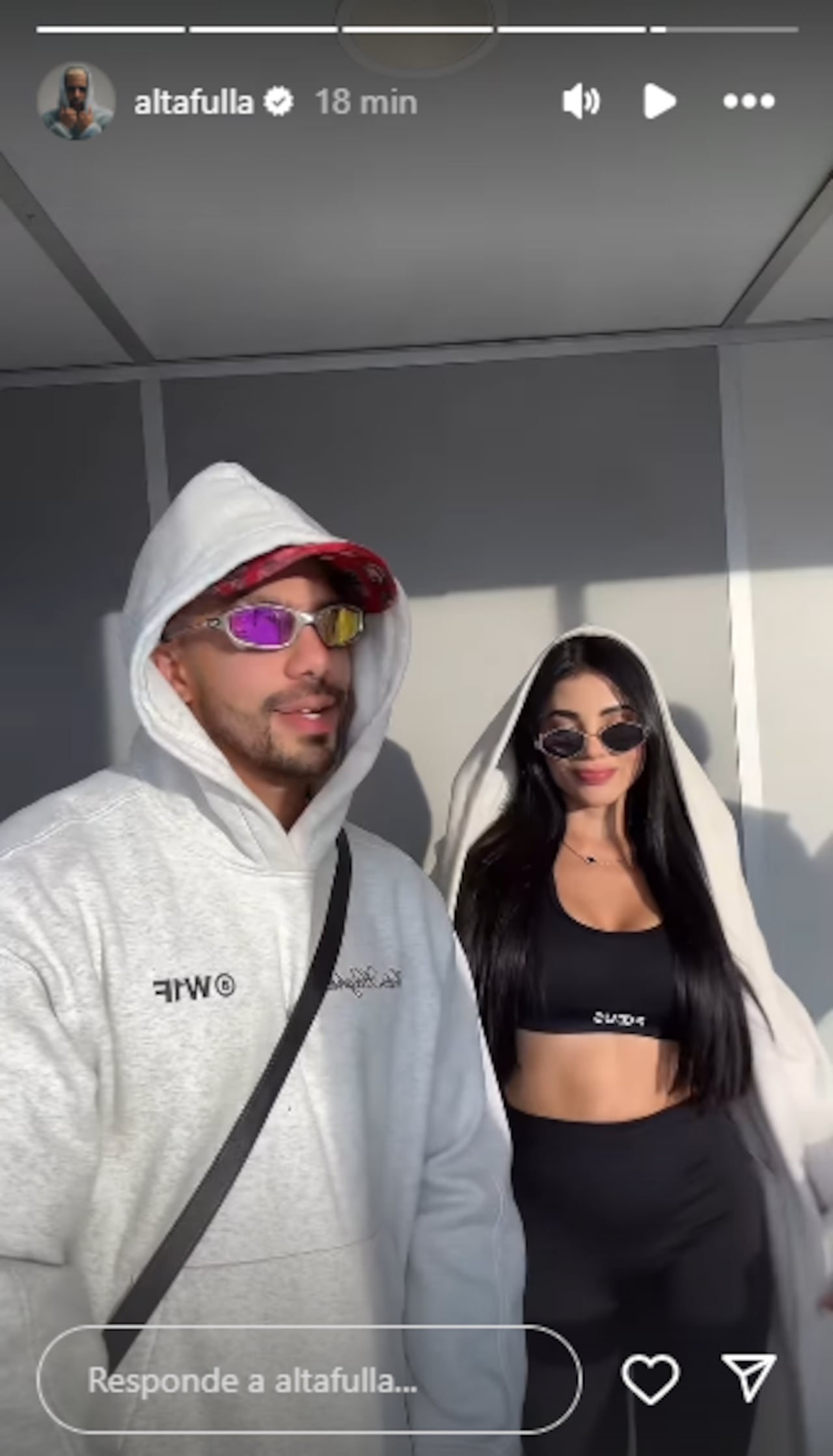 Altafulla sube un video junto a su pareja Karina con su canción llamada 'Nitro' y ella luciendo un set de su marca.