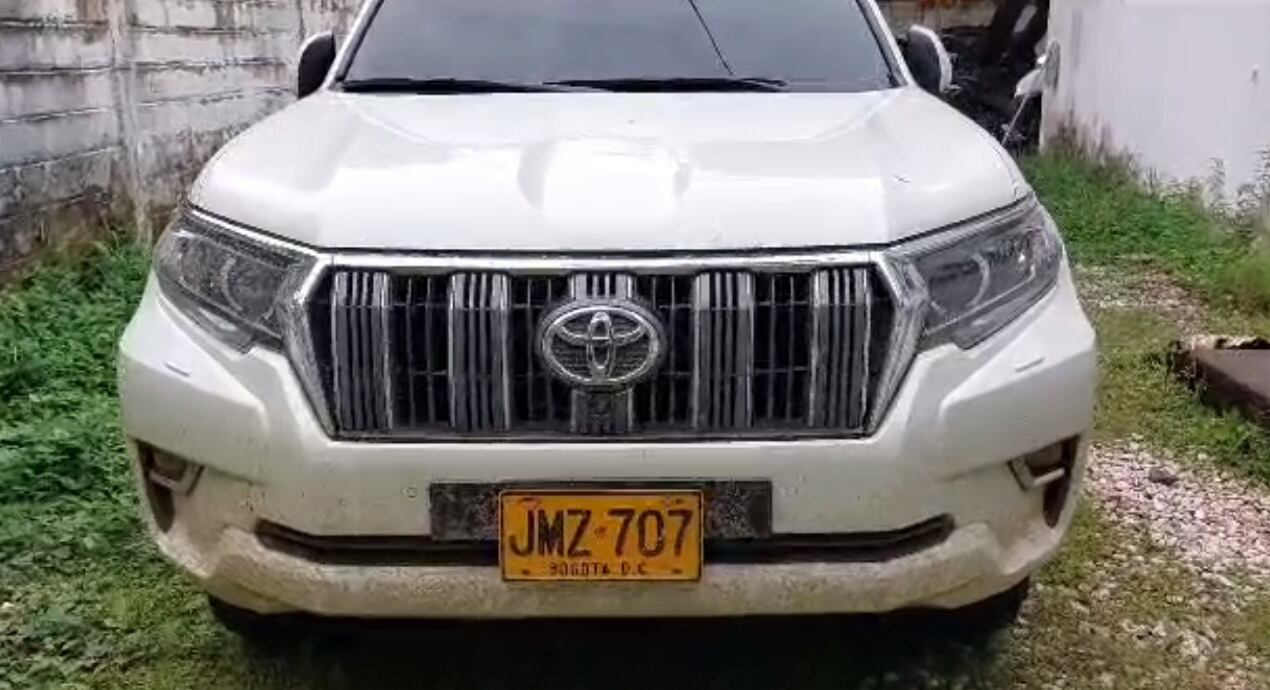 Camioneta incautada con placas falsas