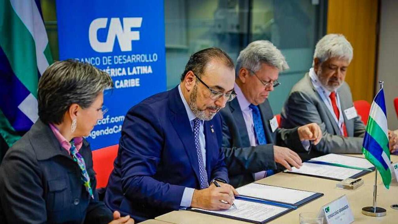 Esta operación entre el Distrito y CAF se instrumentará a través de contratos de préstamo que apoyarán la construcción y puesta en operación del megaproyecto.