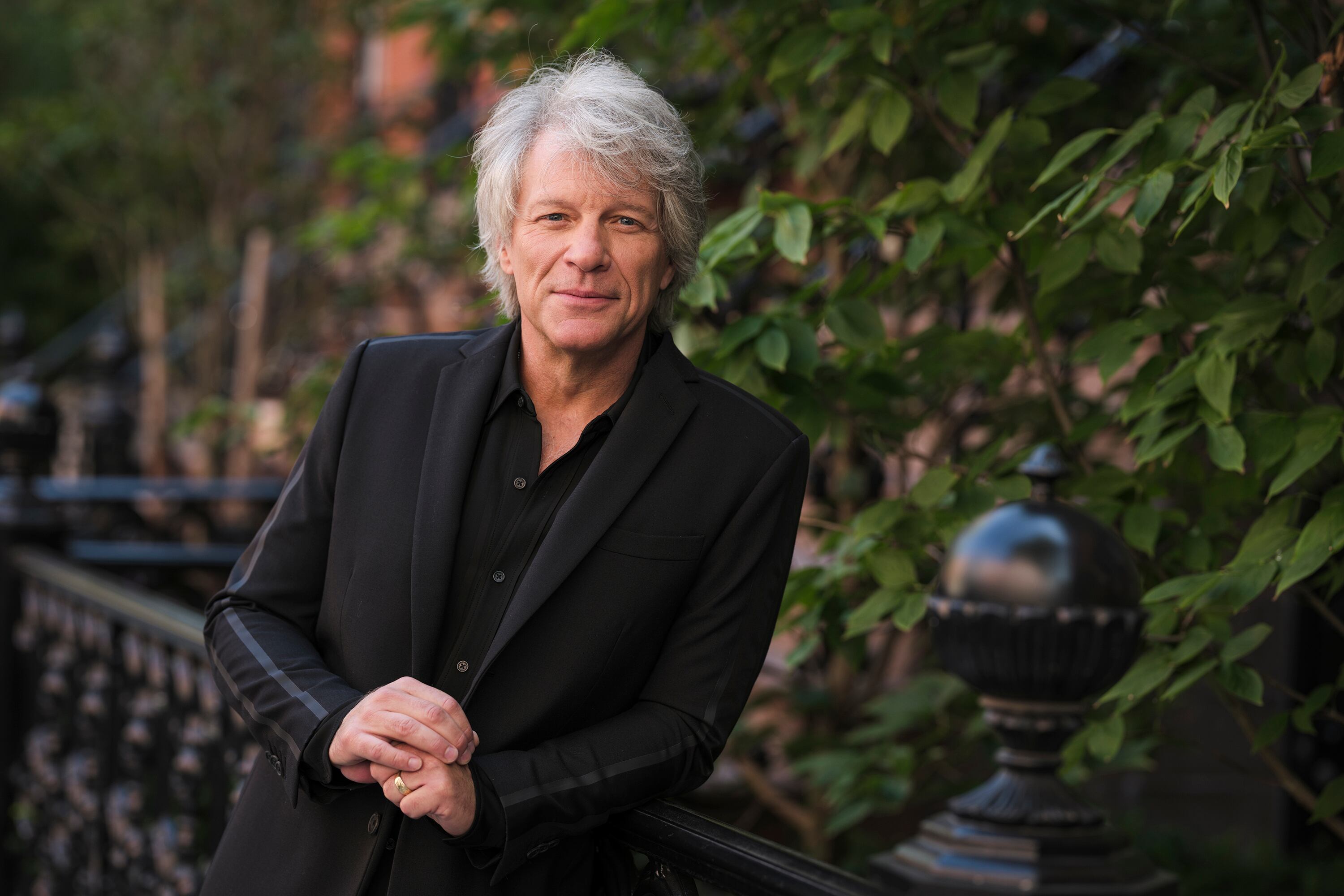 ARCHIVO - Jon Bon Jovi posa para un retrato en Nueva York, el 23 de septiembre de 2020, para promocionar su nuevo álbum "2020". (Foto de Drew Gurian/Invision/AP, Archivo)