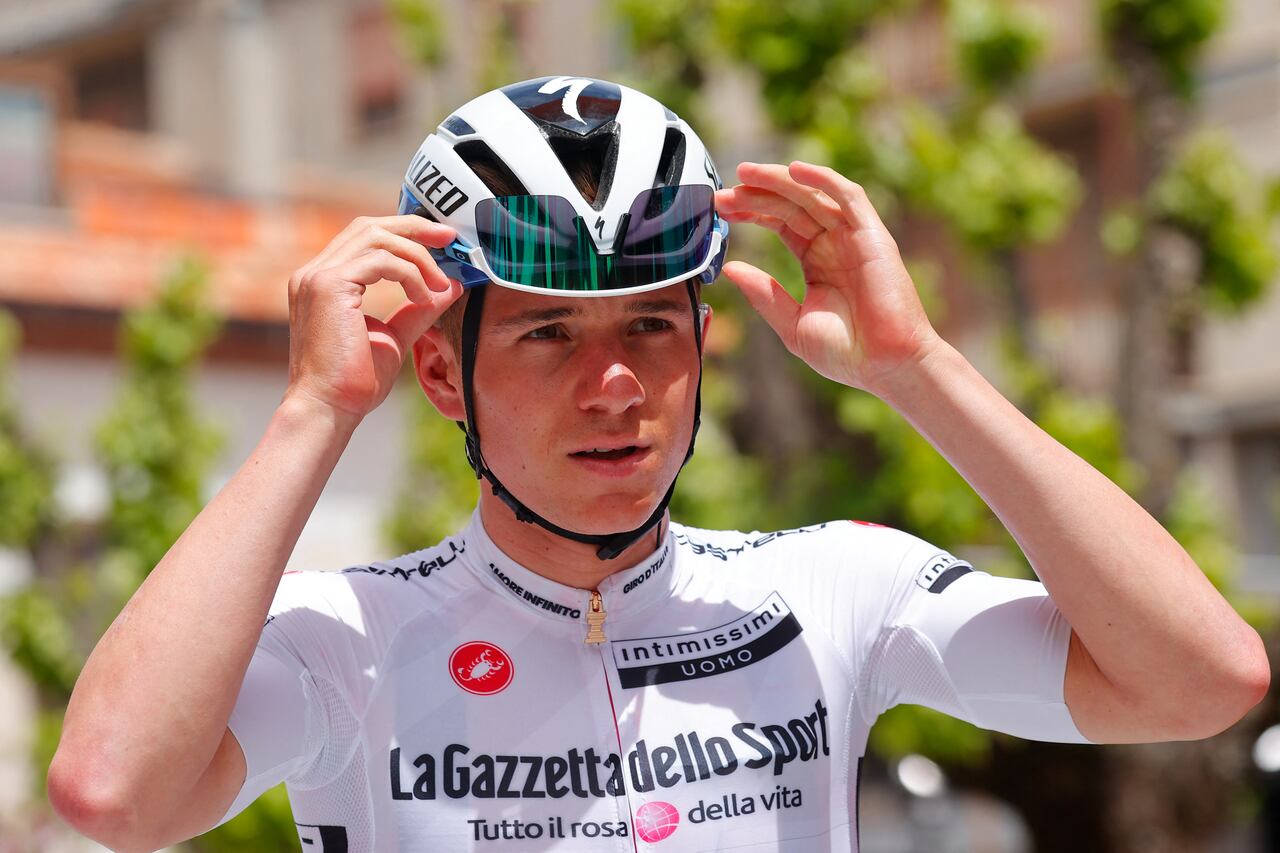 Team Deceuninck rider Belgium's Remco Evenepoel gets ready prior to the start of the ninth stage of the Giro d'Italia 2021 cycling race, 158 km between Castel di Sangro and Campo Felice (Rocca di Cambio) on May 16, 2021. (Photo by Luca Bettini / AFP)