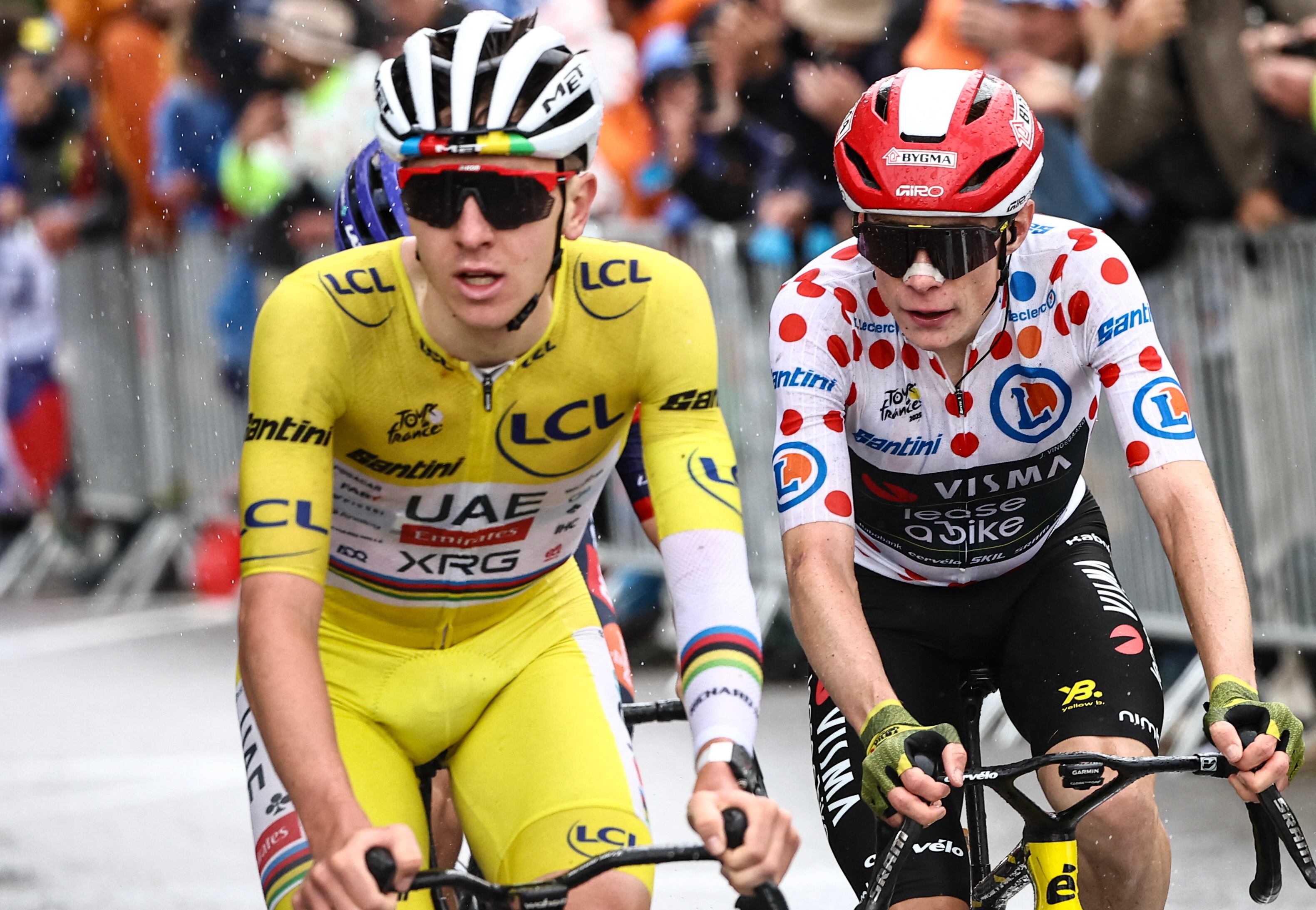 UAE Team Emirates - XRG team's Slovenian rider Tadej Pogacar wearing the overall leader's yellow jersey and Team Visma - Lease a bike team's Danish rider Jonas Vingegaard wearing the best climber's polka dot (dotted) jersey cycle in the final ascent of La Plagne during the 19th stage of the 112th edition of the Tour de France cycling race, 93.1 km between Albertville and La Plagne, in the French Alps, on July 25, 2025. The 19th stage of the Tour de France was shorted from its initial 129.9 km route, bypassing the Col des Saisies where an outbreak of nodular dermatitis in a herd of cattle was discovered, prompting organizers to modify the race route. (Photo by Anne-Christine POUJOULAT / AFP)