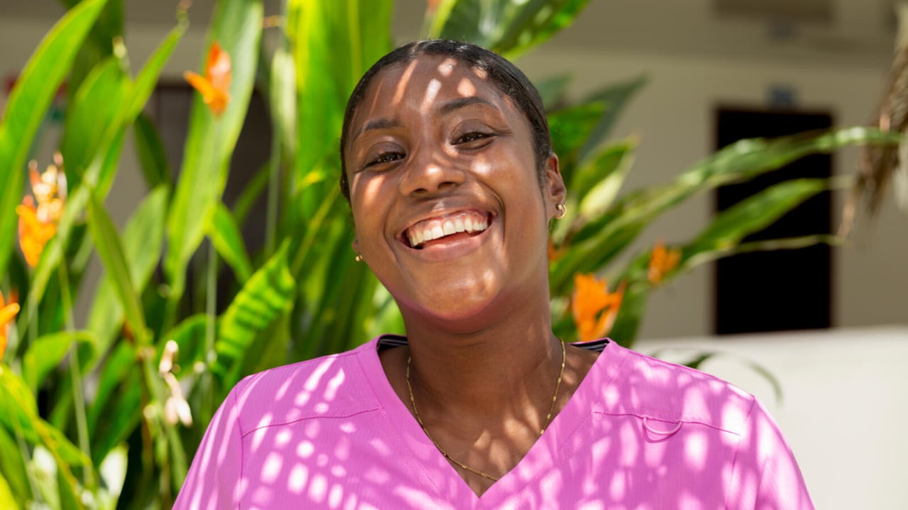 La Fundación establece alianzas con entidades territoriales y locales de los municipios o barrios en los que interviene, y organismos internacionales.