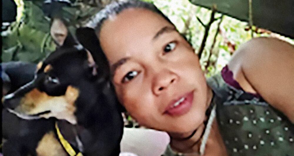  Alias la Cortica, su compañera sentimental y radioperadora del ELN, también murió en el bombardeo. La mascota que siempre acompañaba a alias Fabián logró sobrevivir.