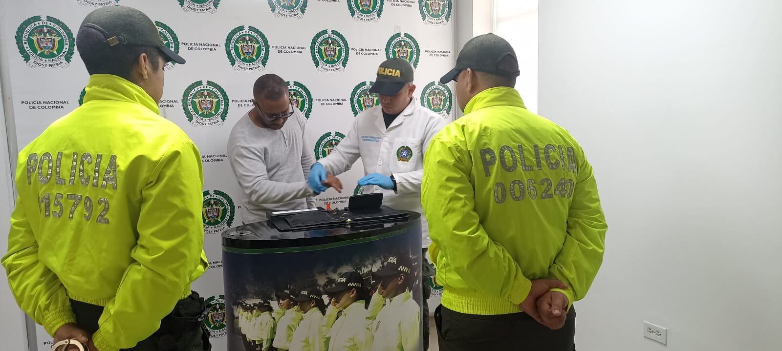 Momento de la reseña de Danyelo Ramírez.